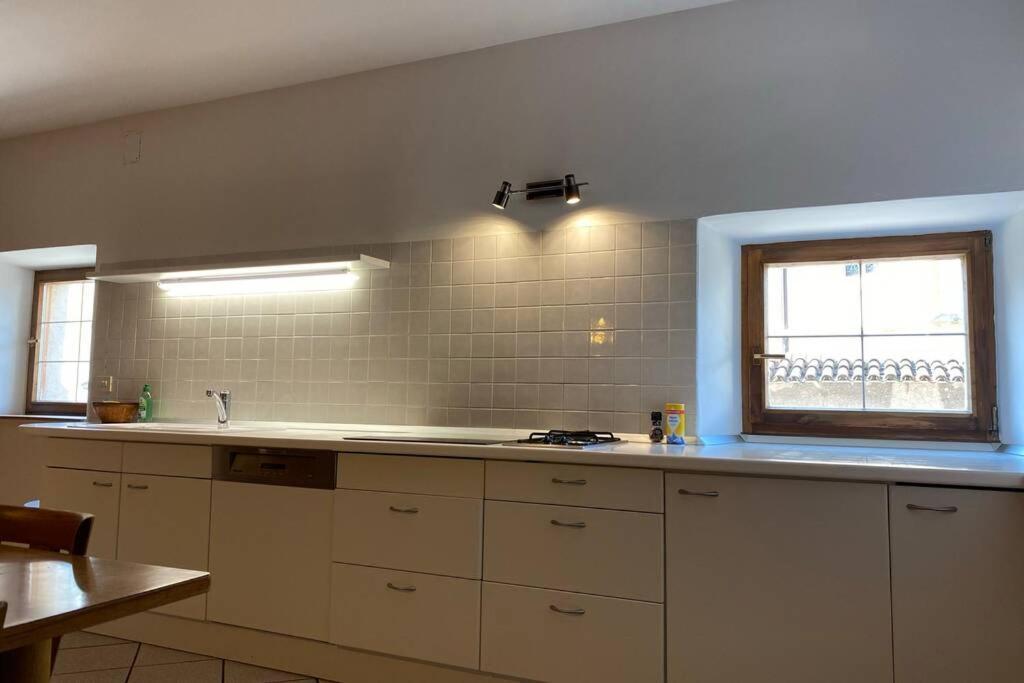 פיה Grosse Wohnung Mit Garagenparkplatz מראה חיצוני תמונה