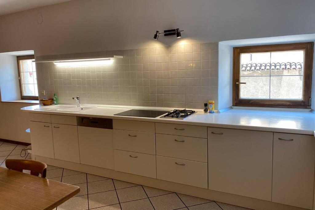פיה Grosse Wohnung Mit Garagenparkplatz מראה חיצוני תמונה