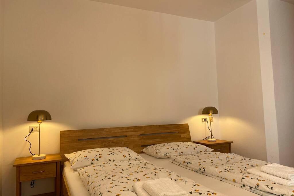 פיה Grosse Wohnung Mit Garagenparkplatz מראה חיצוני תמונה