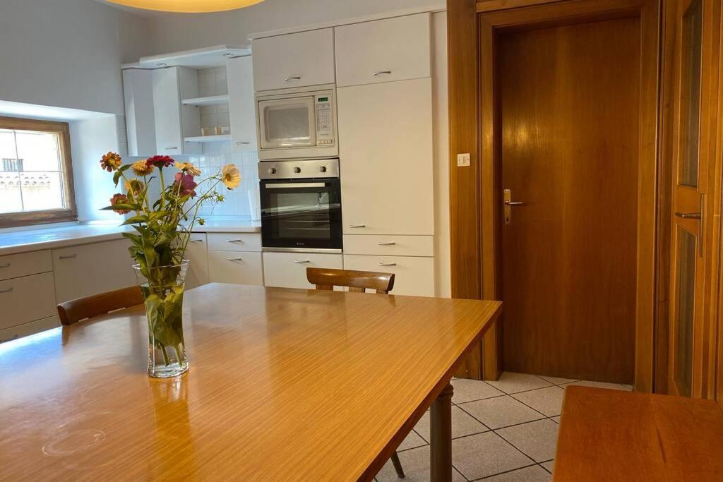 פיה Grosse Wohnung Mit Garagenparkplatz מראה חיצוני תמונה