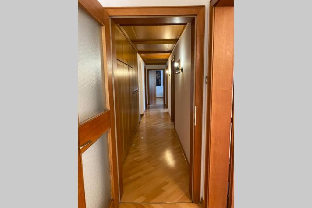 פיה Grosse Wohnung Mit Garagenparkplatz מראה חיצוני תמונה