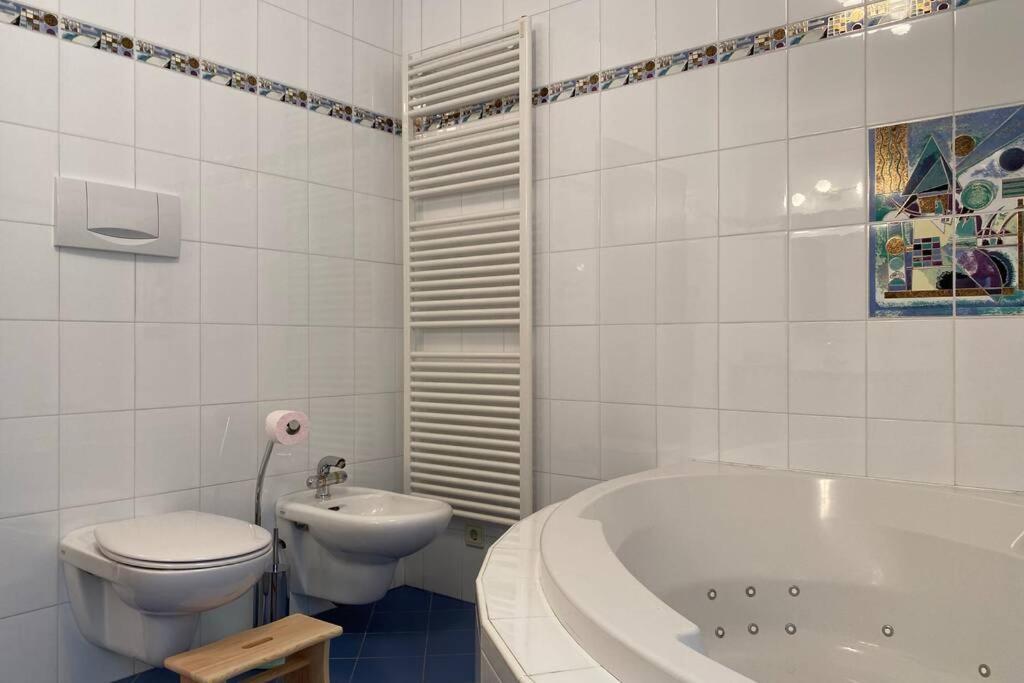 פיה Grosse Wohnung Mit Garagenparkplatz מראה חיצוני תמונה