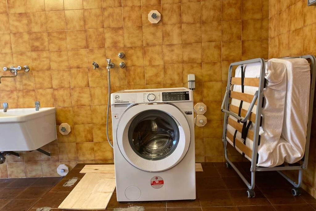 פיה Grosse Wohnung Mit Garagenparkplatz מראה חיצוני תמונה