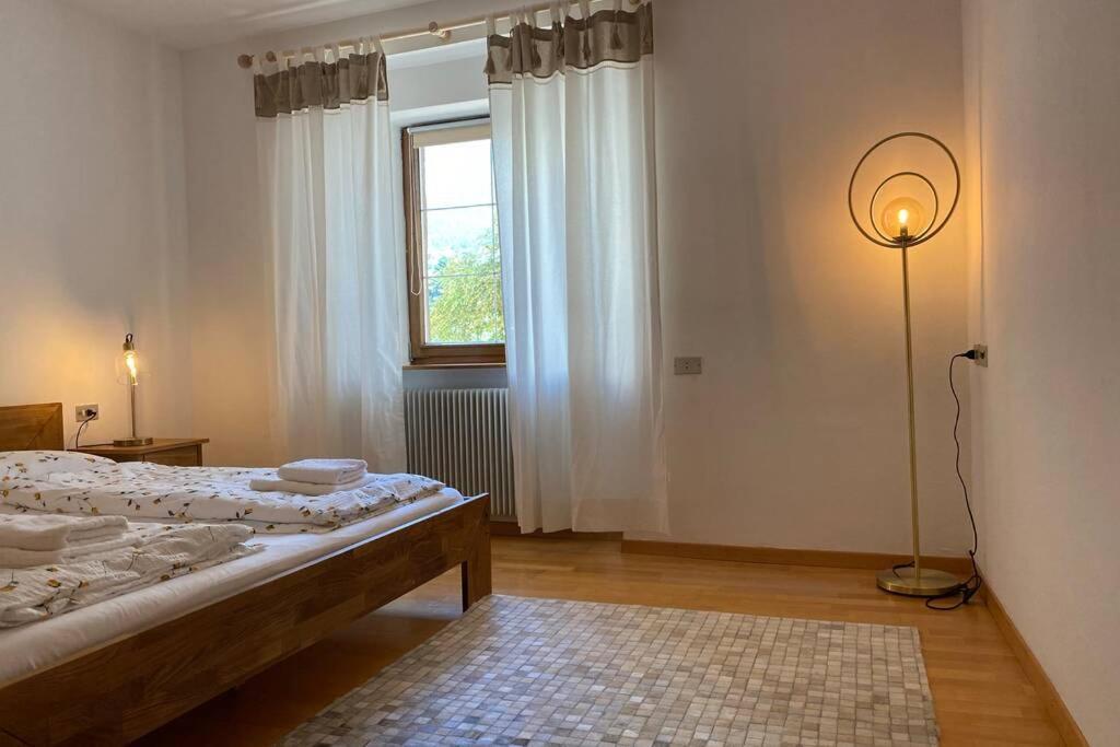 פיה Grosse Wohnung Mit Garagenparkplatz מראה חיצוני תמונה