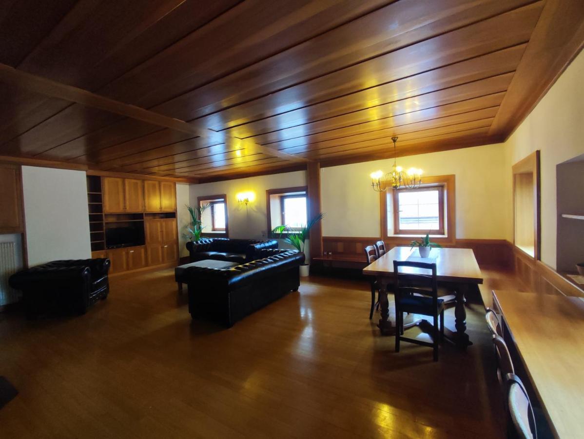 פיה Grosse Wohnung Mit Garagenparkplatz מראה חיצוני תמונה